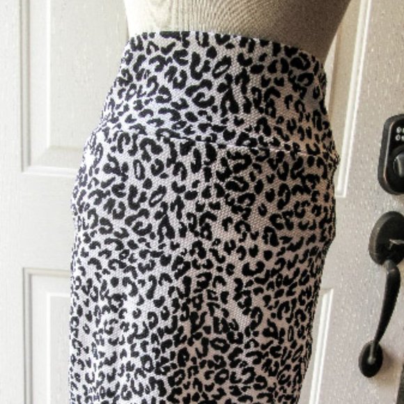 LulaRoe Size Small Animal Print New Pencil Skirt - Picture 1 of 5